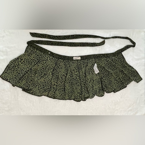 NWOT Abercrombie & Fitch Wrap Tie Mini Skirt - XS/S - Animal Print​ - Picture 8 of 8